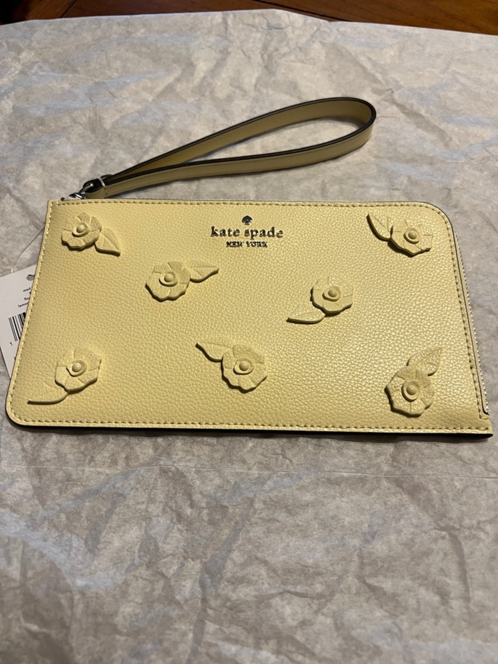 NWT kate spade Yellow Floral Appliqué Wristlet Lemon Fond. (700) YPM Lucy
